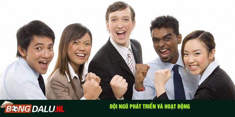 Đội ngũ phát triển và hoạt động